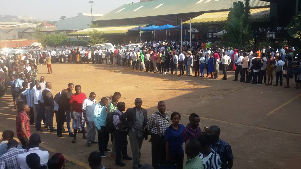 The long winding lines of people queuing for new driving permits.