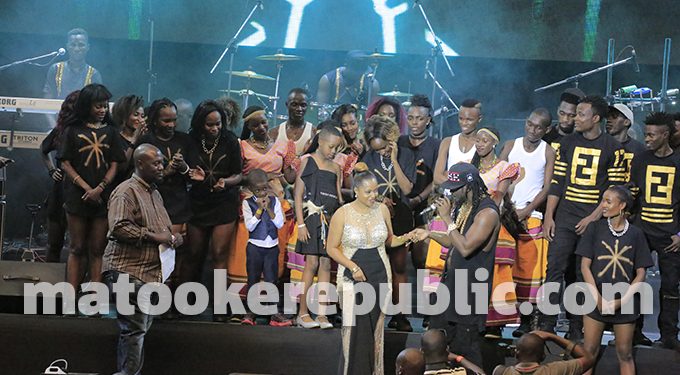 The singer climaxed the show with his family on stage.