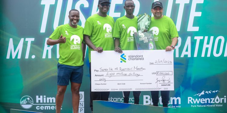 Amos Wekesa, Director Equator Hikes and Managing Director UBL Andrew Kilonzo with 42km race winner Vitalis Kwemoi and Standard Chartered CEO Sanjay Rughani pose for a photo.