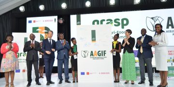 Top delegates celebrate the official launch of the new programs the Green Agrifood System Programme (GRASP) & Accelerating Adoption of Green and Inclusive Finance (AAGIF).