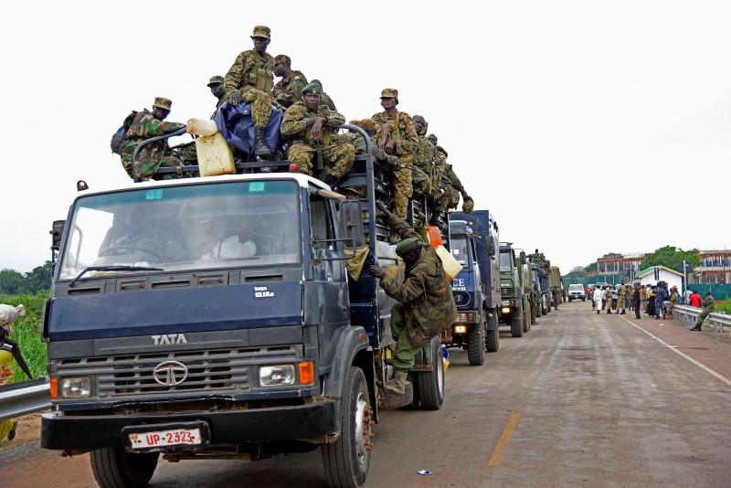 Uganda People's Defence Forces (UPDF) soldiers ride atop their military and police trucks enroute to evacuate their citizen following recent fighting in Juba at Nimule town along the South Sudan and Uganda border, July 14, 2016. REUTERS/Anthony Nambwaya
